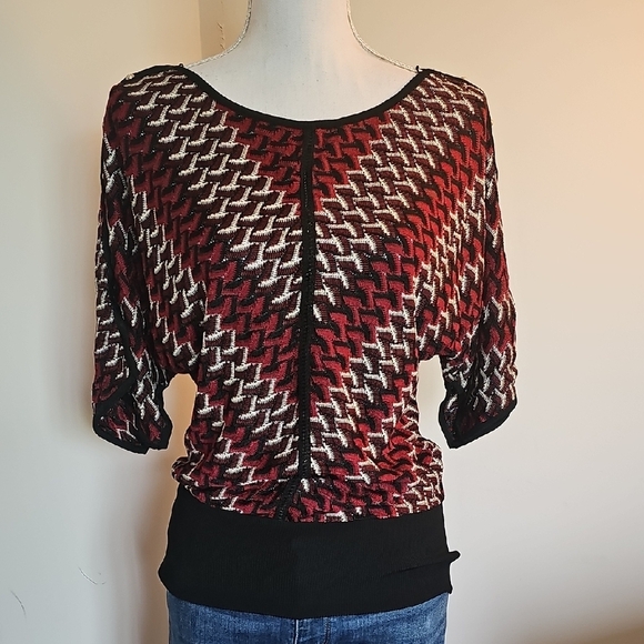 White House Black Market Red and Black Knit Top - Picture 1 of 6